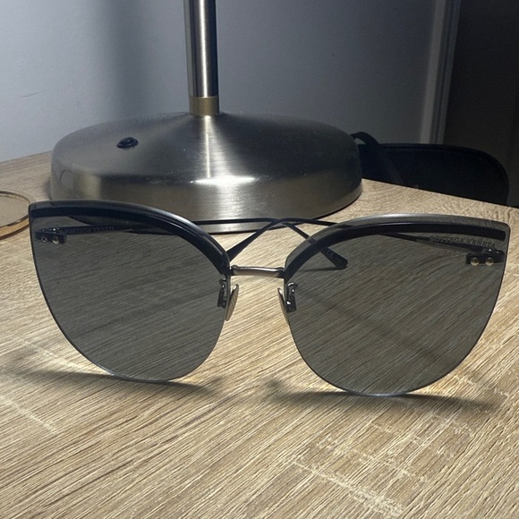 Bottega Veneta Black Frameless Sunglasses - Picture 3 of 9